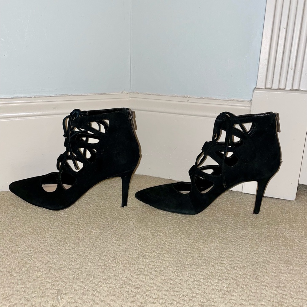 Vince Camuto Black Suede point toe pumps/heels - Picture 5 of 6